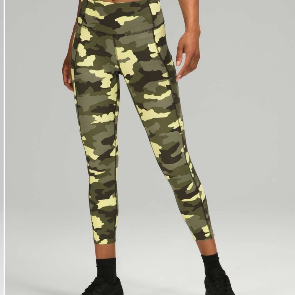 Lululemon Fast and Free High Rise
Crop 23"
Heritage 365 Camo Crispin Green Multi
